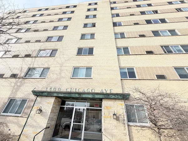 $1,650 | 1400 Chicago Avenue, Unit 408, Evanston, IL 60201
