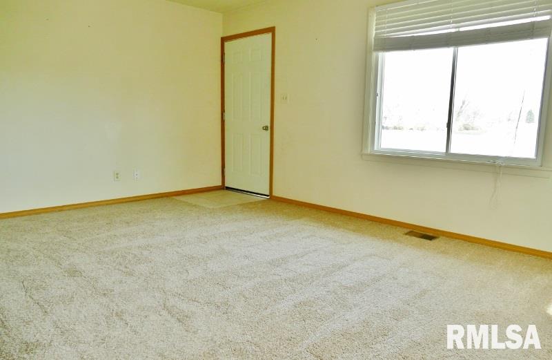 5313 North Hamilton Road Peoria, IL 61614 - Photo 4 of 17 Gallery Image 4