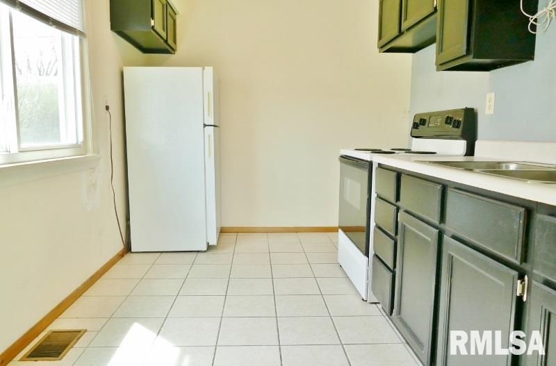 5313 North Hamilton Road Peoria, IL 61614 - Photo 5 of 17 Gallery Image 5
