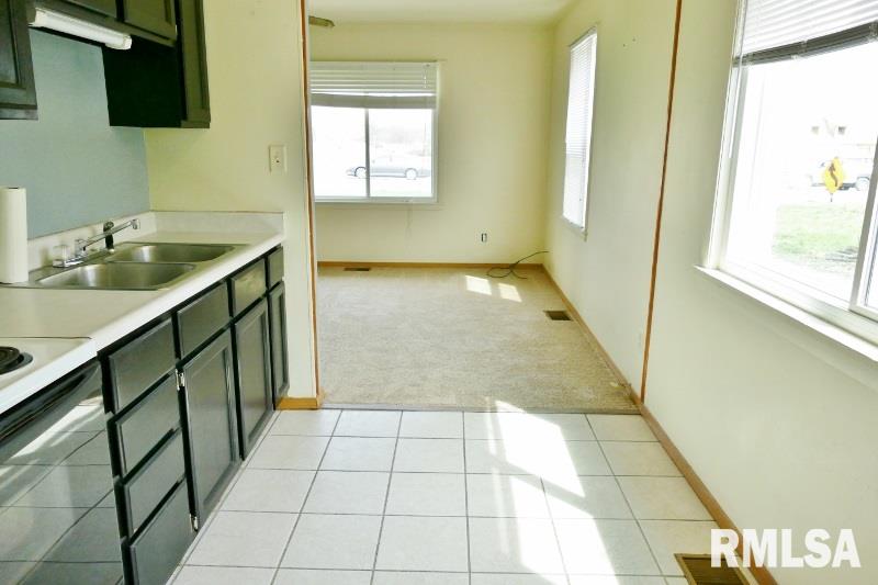 5313 North Hamilton Road Peoria, IL 61614 - Photo 7 of 17 Gallery Image 7