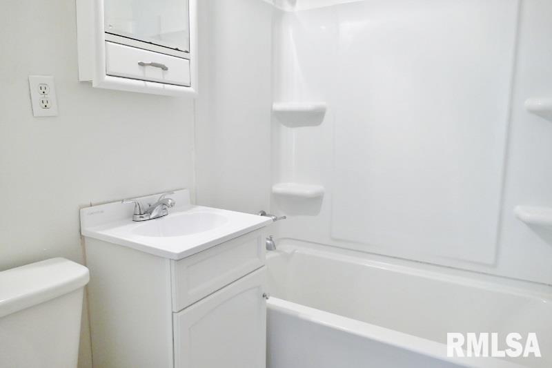 5313 North Hamilton Road Peoria, IL 61614 - Photo 10 of 17 Gallery Image 10