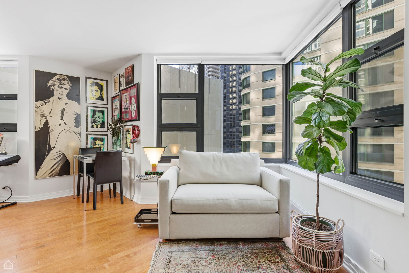 401 East Ontario Street, Unit 710 Chicago, IL 60611 - Photo 4 of 36 a living room with furniture and a potted plant