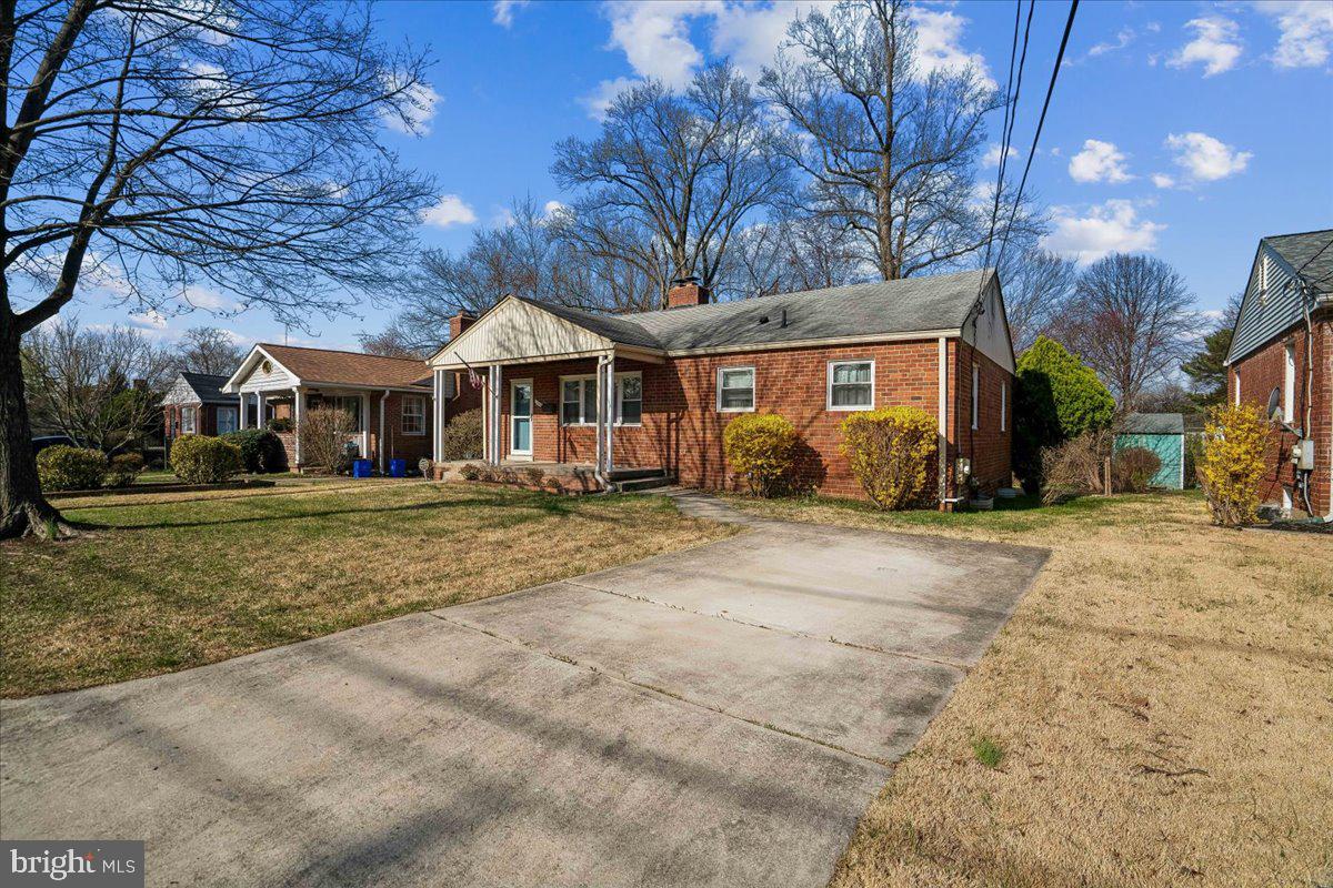 10006 Portland Place Silver Spring, MD 20901 - Photo 2 of 41 Driveway