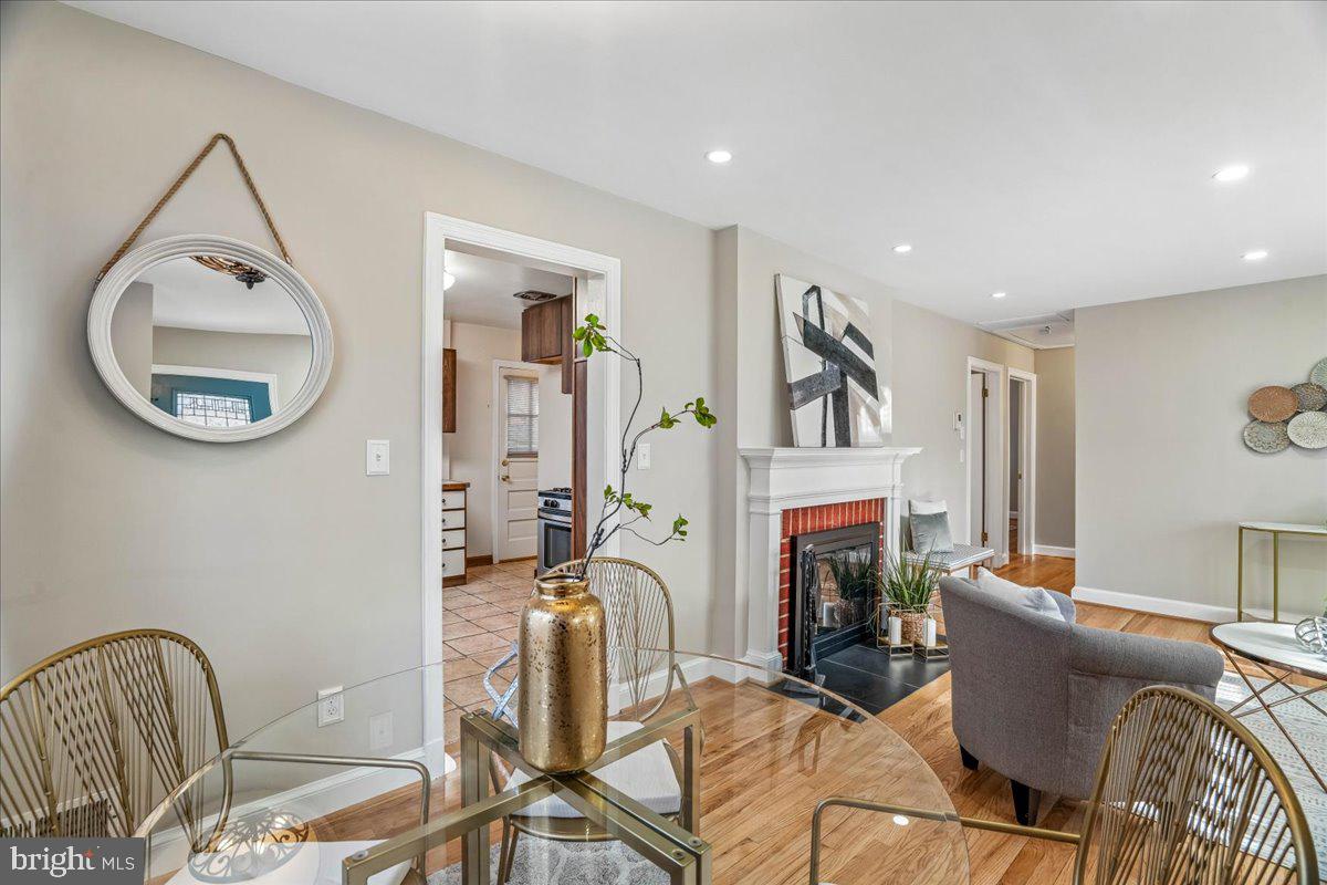 10006 Portland Place Silver Spring, MD 20901 - Photo 21 of 41 Dining/ Living Area
