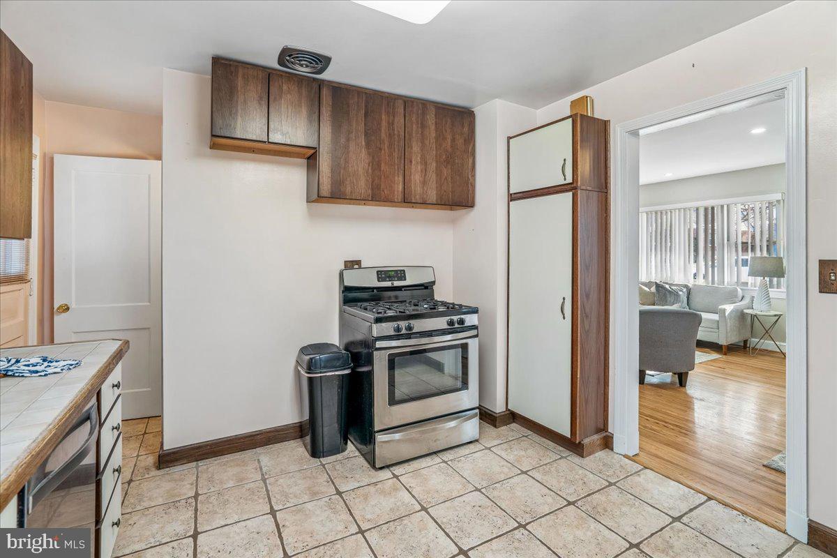 10006 Portland Place Silver Spring, MD 20901 - Photo 23 of 41 Kitchen