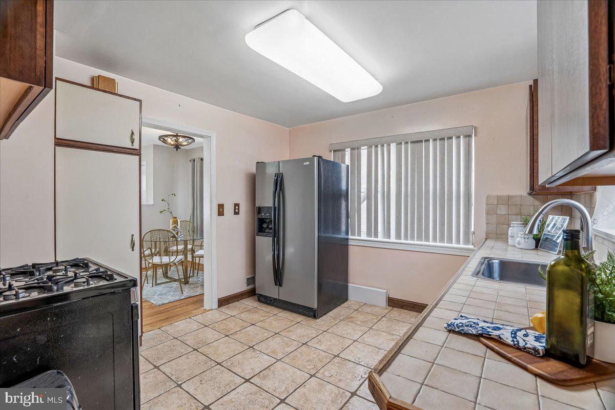 10006 Portland Place Silver Spring, MD 20901 - Photo 24 of 41 Kitchen