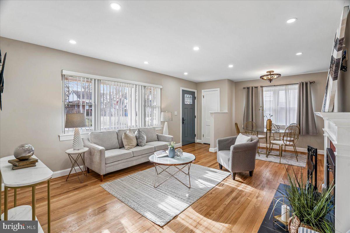 10006 Portland Place Silver Spring, MD 20901 - Photo 28 of 41 Living Room