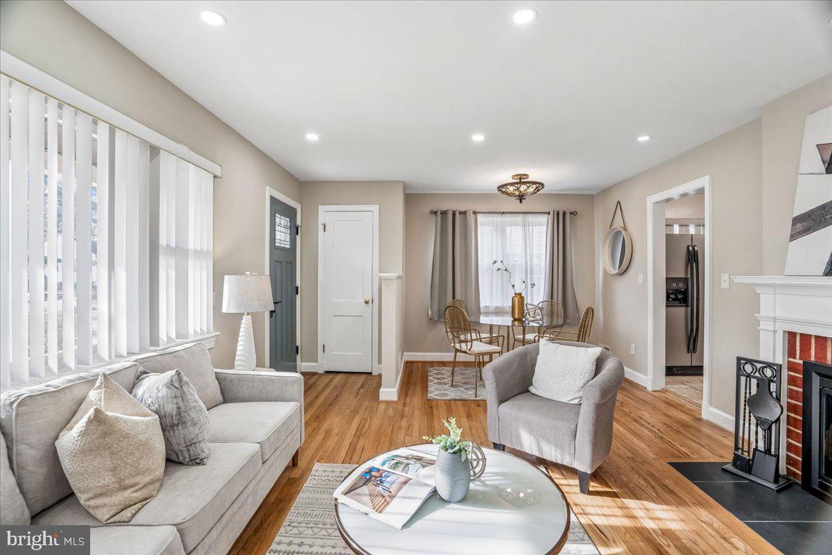 10006 Portland Place Silver Spring, MD 20901 - Photo 29 of 41 Living Room