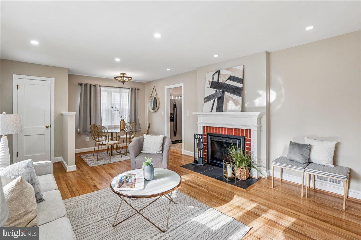 10006 Portland Place Silver Spring, MD 20901 - Photo 30 of 41 Living Room