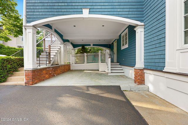 a view of a house with porch and sitting area