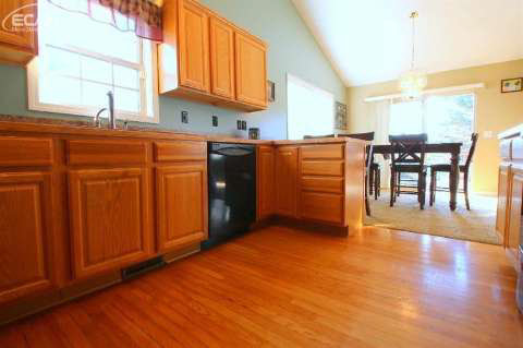 1015 North Gale Road Davison, MI 48423 - Photo 13 of 34 20452469-12.JPG