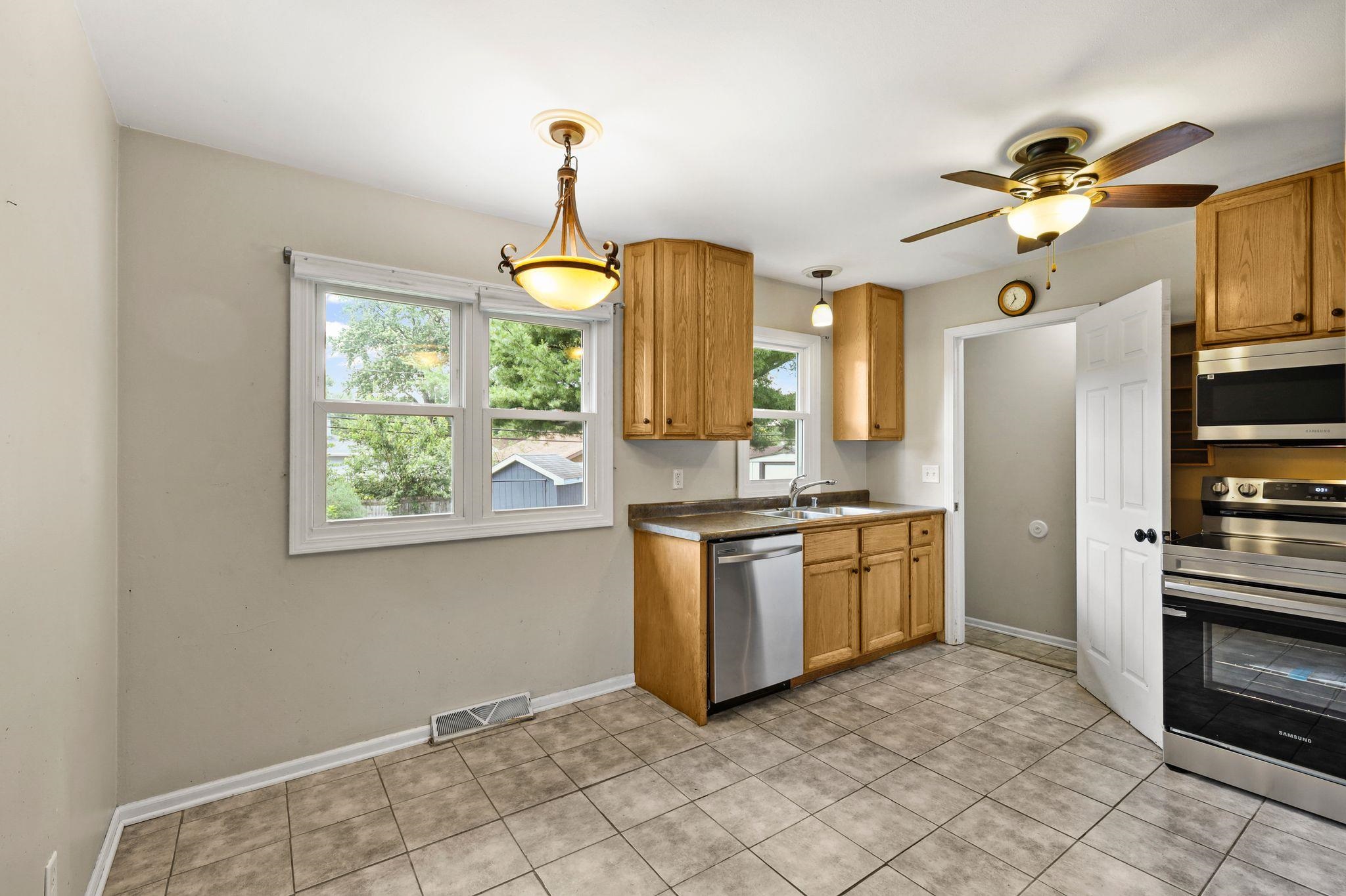 1417 Wyoming Way Madison, WI 53704 - Photo 11 of 37