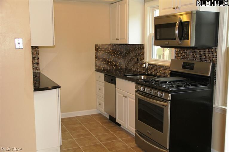 3923 Northampton Road Cleveland, OH 44121 - Photo 7 of 21