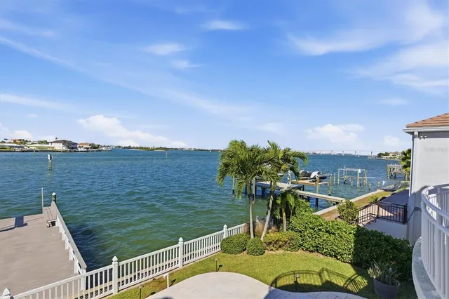 a view of a swimming pool with seating space