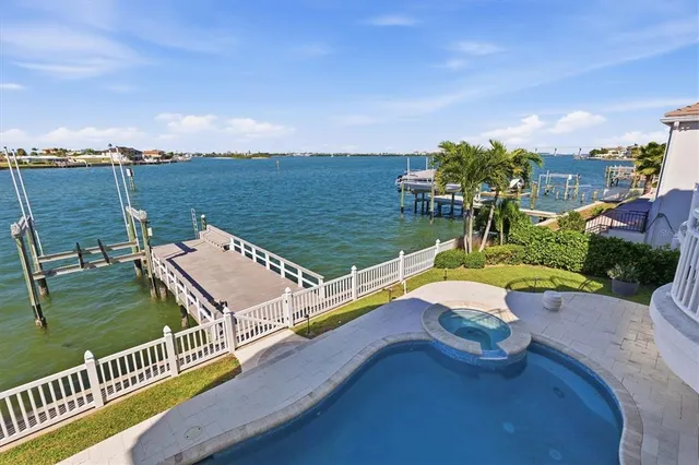 a black and white photo of a room