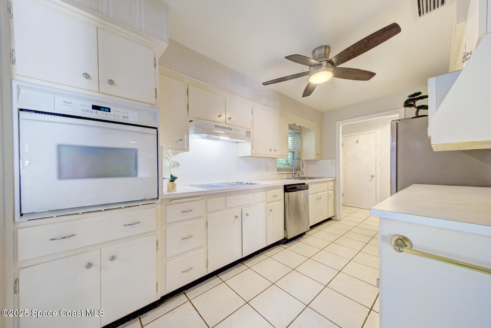 375 Cyprus Drive Cocoa Beach, FL 32931 - Photo 9 of 38 kitchen (30)