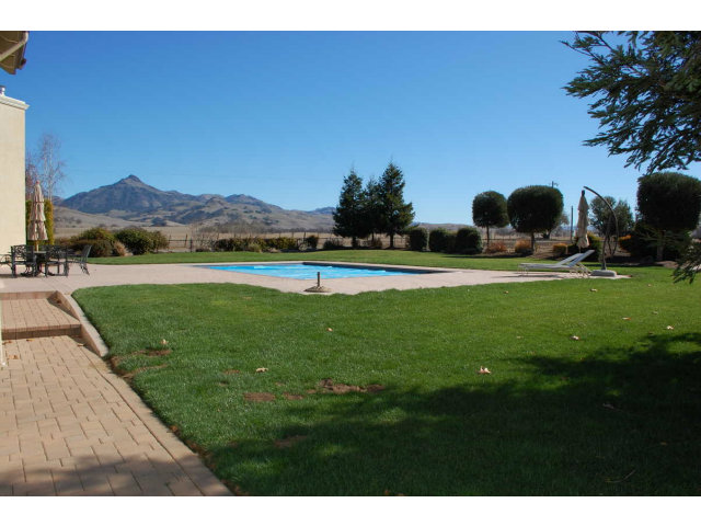 1035 Rosa Morada Road Hollister, CA 95023 - Photo 10 of 12 Gallery Image 10