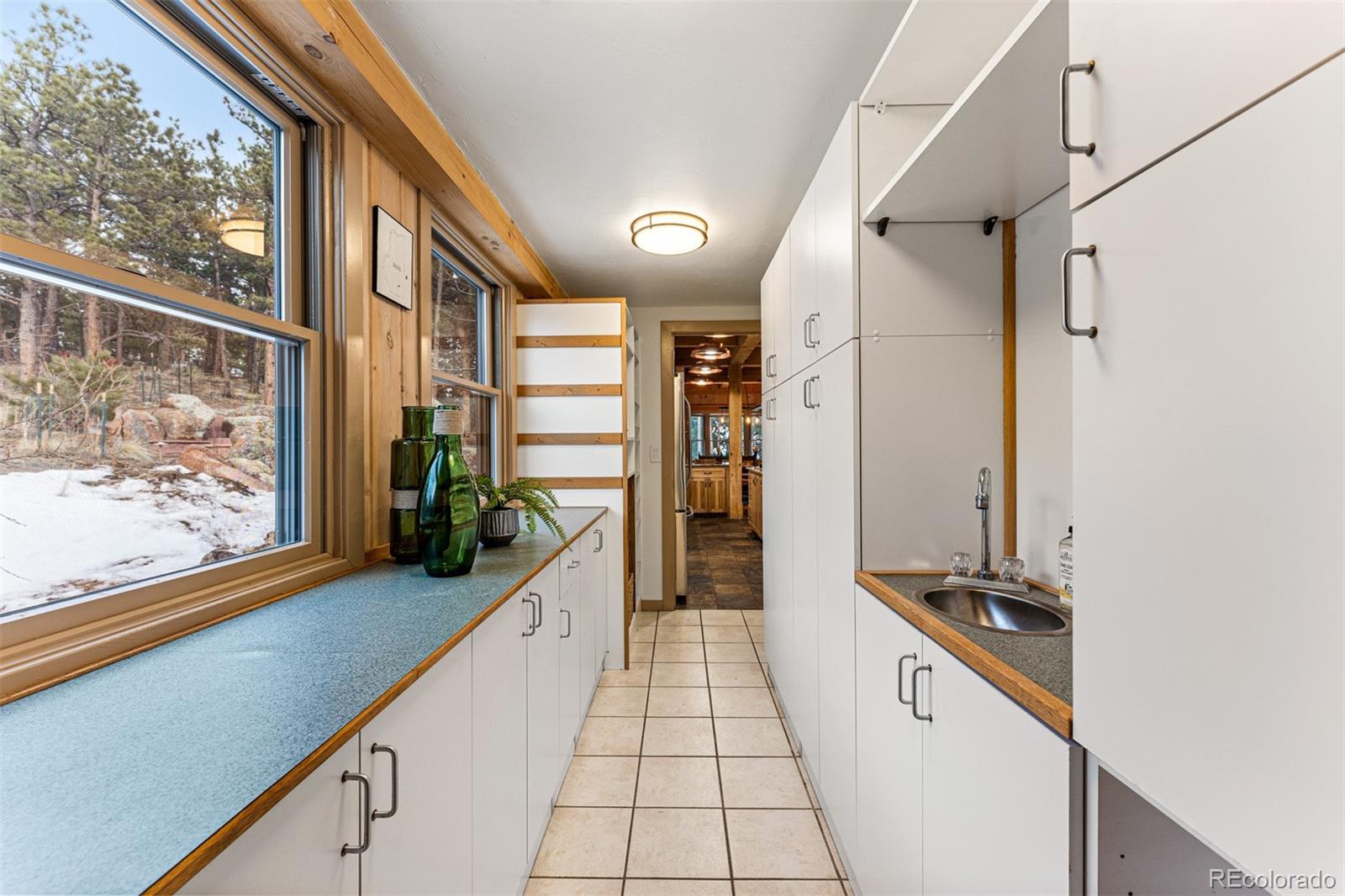 1057 Reed Ranch Road Boulder, CO 80302 - Photo 18 of 40 a hallway with a large window