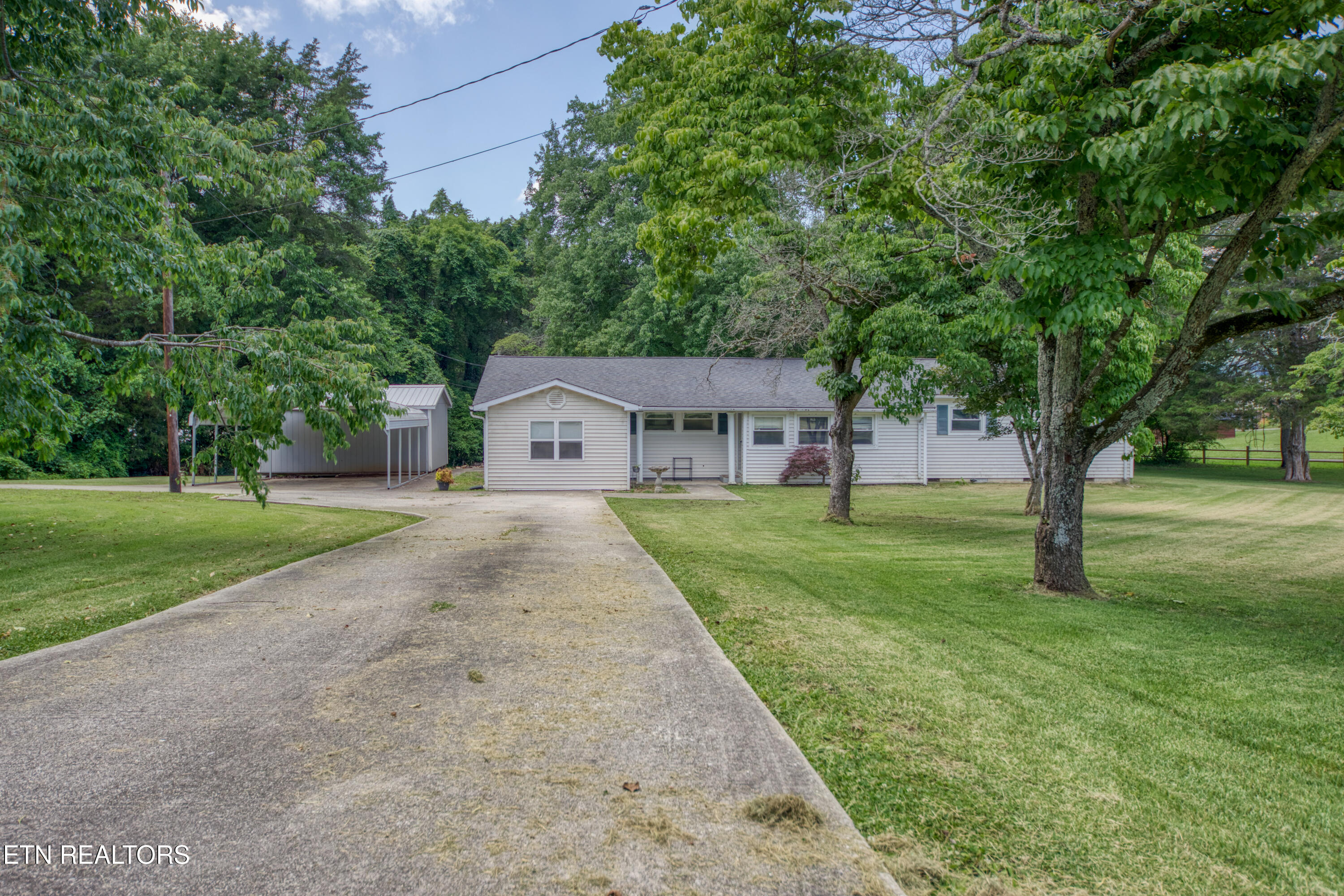 307 Anglers Cove Road Kingston, TN 37763 - Photo 40 of 44 0H3A9621_53_Original