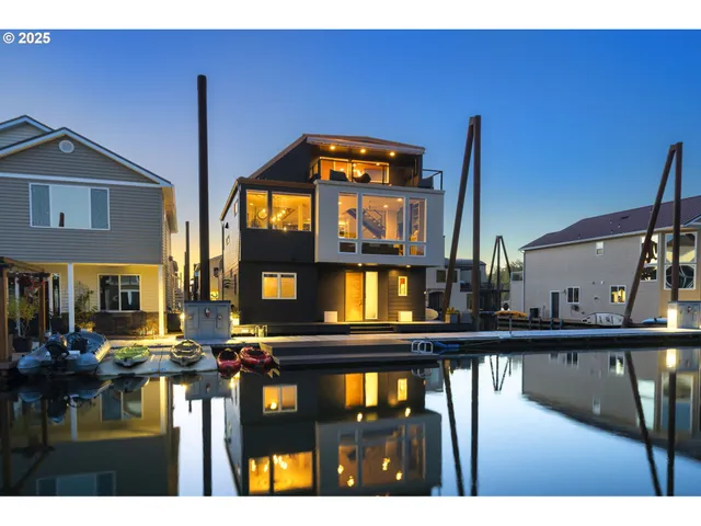 $899,000 | 18525 Northeast Marine Drive, Unit B8, Portland, OR 97230