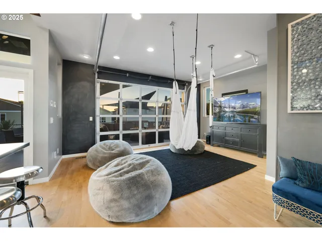 $899,000 | 18525 Northeast Marine Drive, Unit B8, Portland, OR 97230