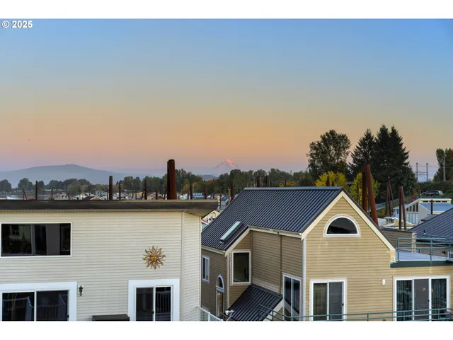 $899,000 | 18525 Northeast Marine Drive, Unit B8, Portland, OR 97230