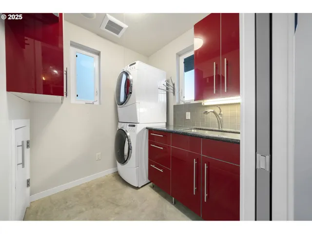 $899,000 | 18525 Northeast Marine Drive, Unit B8, Portland, OR 97230