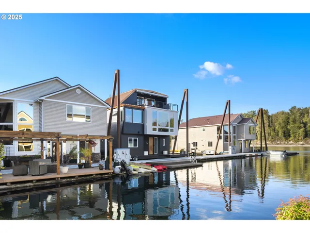 $899,000 | 18525 Northeast Marine Drive, Unit B8, Portland, OR 97230