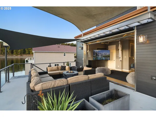 $899,000 | 18525 Northeast Marine Drive, Unit B8, Portland, OR 97230