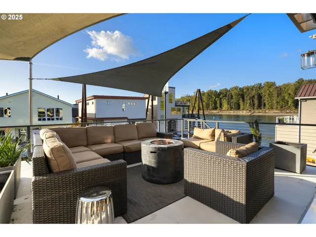 $899,000 | 18525 Northeast Marine Drive, Unit B8, Portland, OR 97230