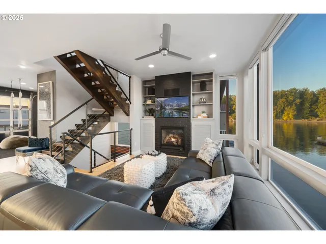 $899,000 | 18525 Northeast Marine Drive, Unit B8, Portland, OR 97230