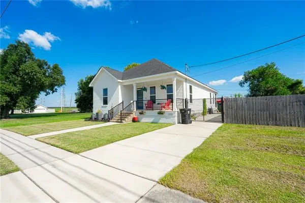 $319,000 | 2009 Center Street, Arabi, LA 70032
