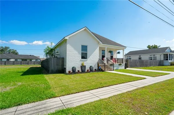 $319,000 | 2009 Center Street, Arabi, LA 70032