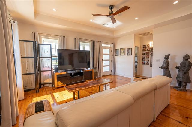 2009 Center Street Arabi, LA 70032 - Photo 10 of 58