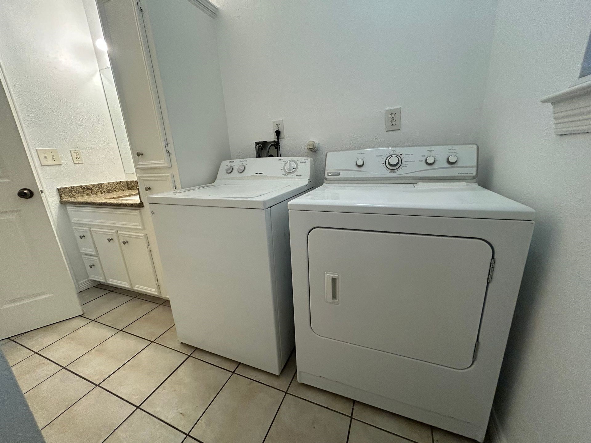 1614 Common Street Houston, TX 77009 - Photo 9 of 13 a utility room with dryer and washer