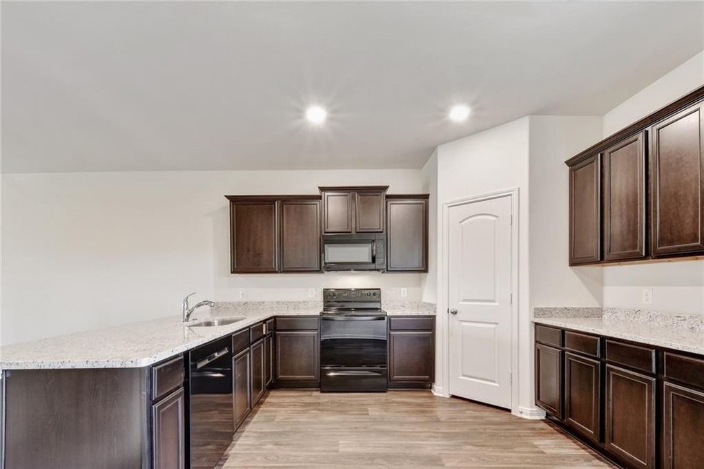 317 Hyacinth Way Jarrell, TX 76537 - Photo 11 of 21