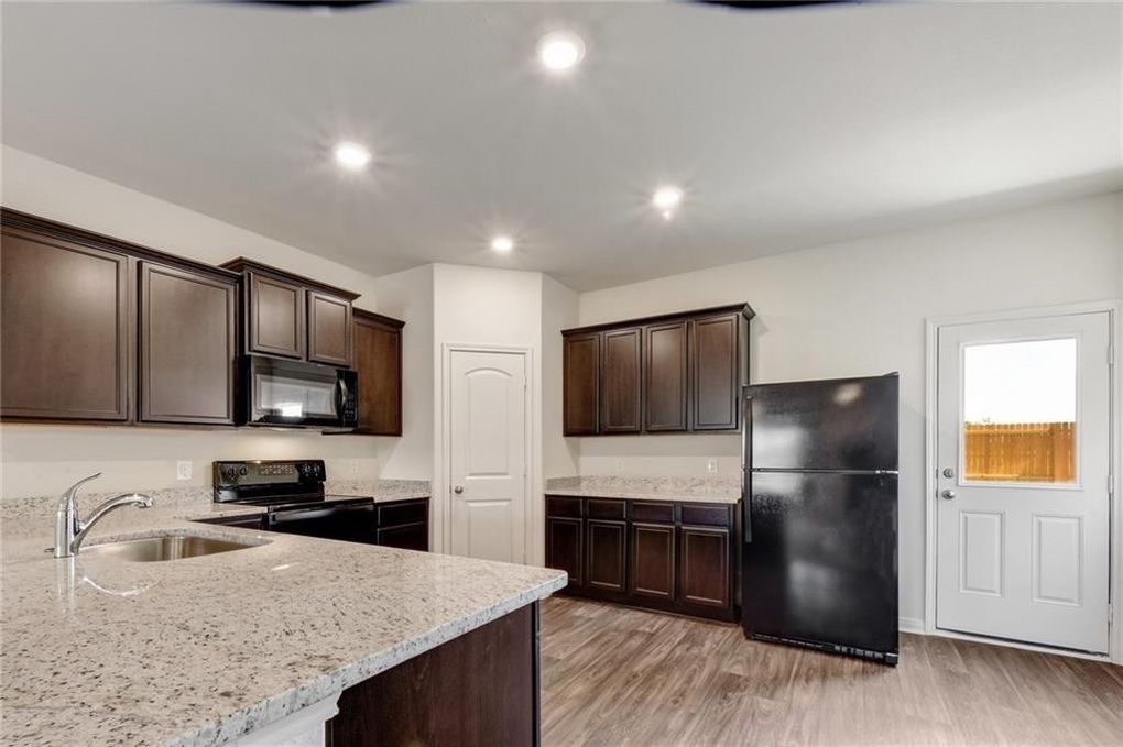 317 Hyacinth Way Jarrell, TX 76537 - Photo 9 of 21