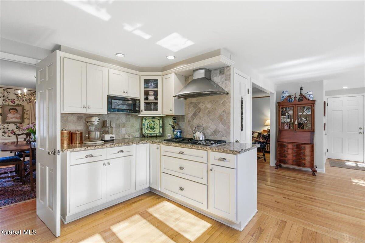 27 Wexford Road Bethlehem, NY 12054 - Photo 10 of 79 25-020_MW2_4040