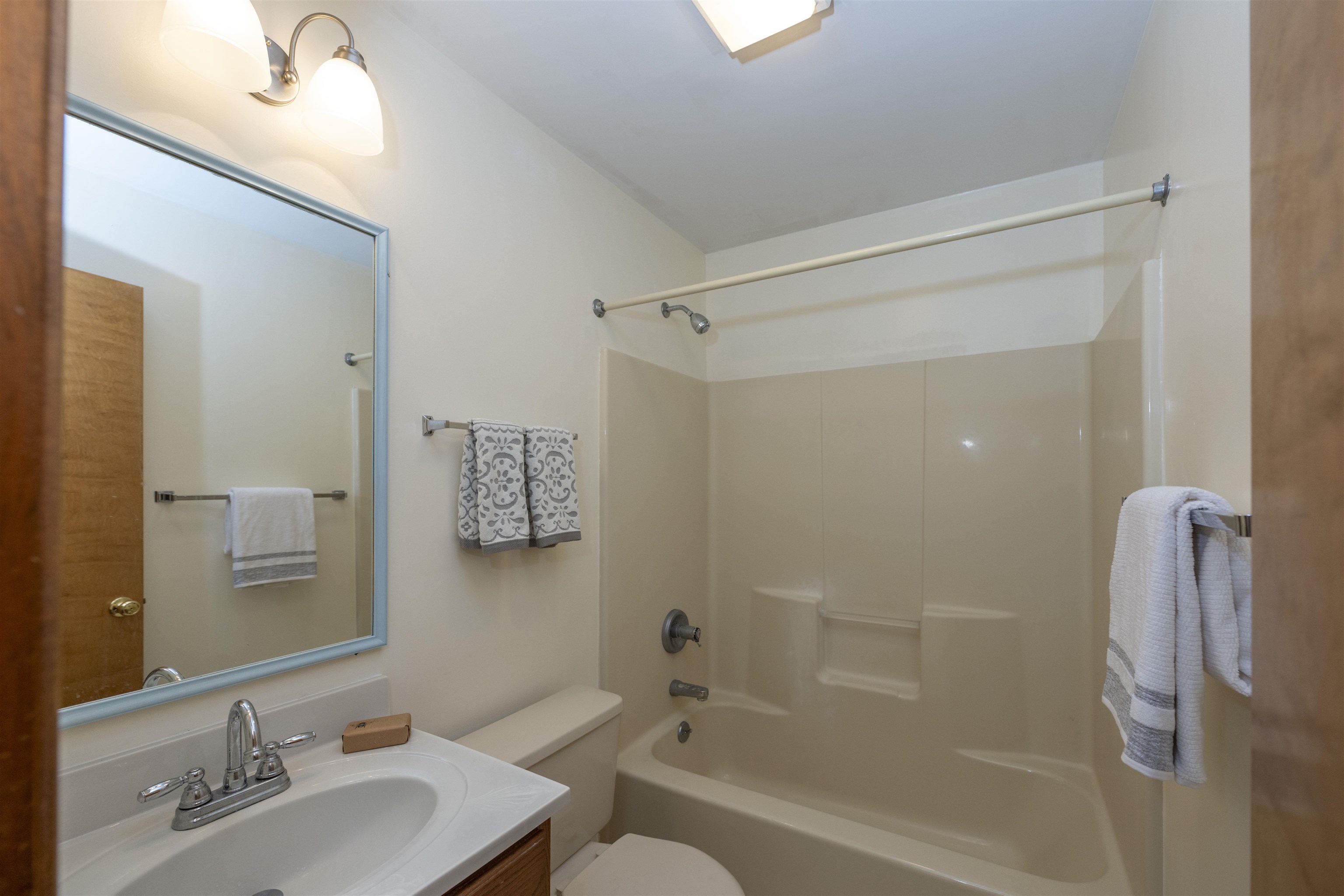100 Riverside Lane Royalton, VT 05068 - Photo 14 of 27