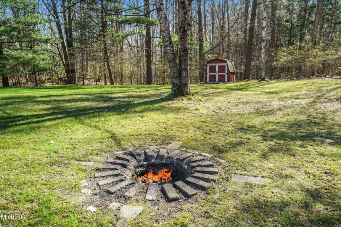 2495 Hill Road Manistee, MI 49660 - Photo 24 of 26 1886466-23.JPG