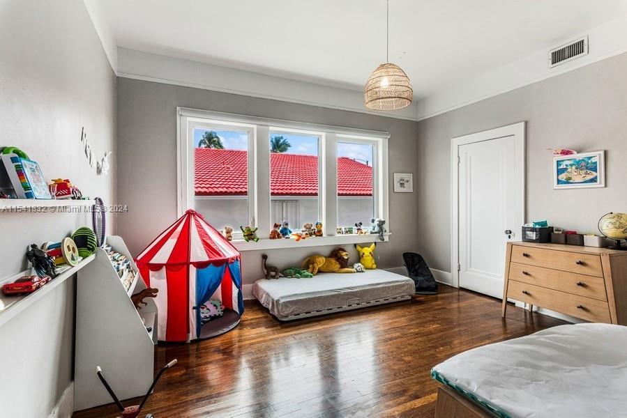 428 Southwest 23rd Road Miami, FL 33129 - Photo 18 of 41 1ST OVERSIZED BEDROOM ON MAIN FLOOR