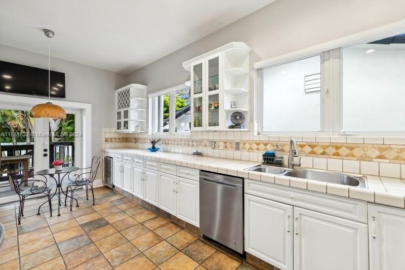 428 Southwest 23rd Road Miami, FL 33129 - Photo 26 of 41