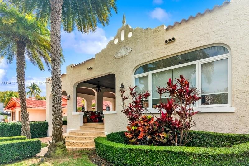 428 Southwest 23rd Road Miami, FL 33129 - Photo 4 of 41 CURB APPEAL! Manicured Lovely Garden