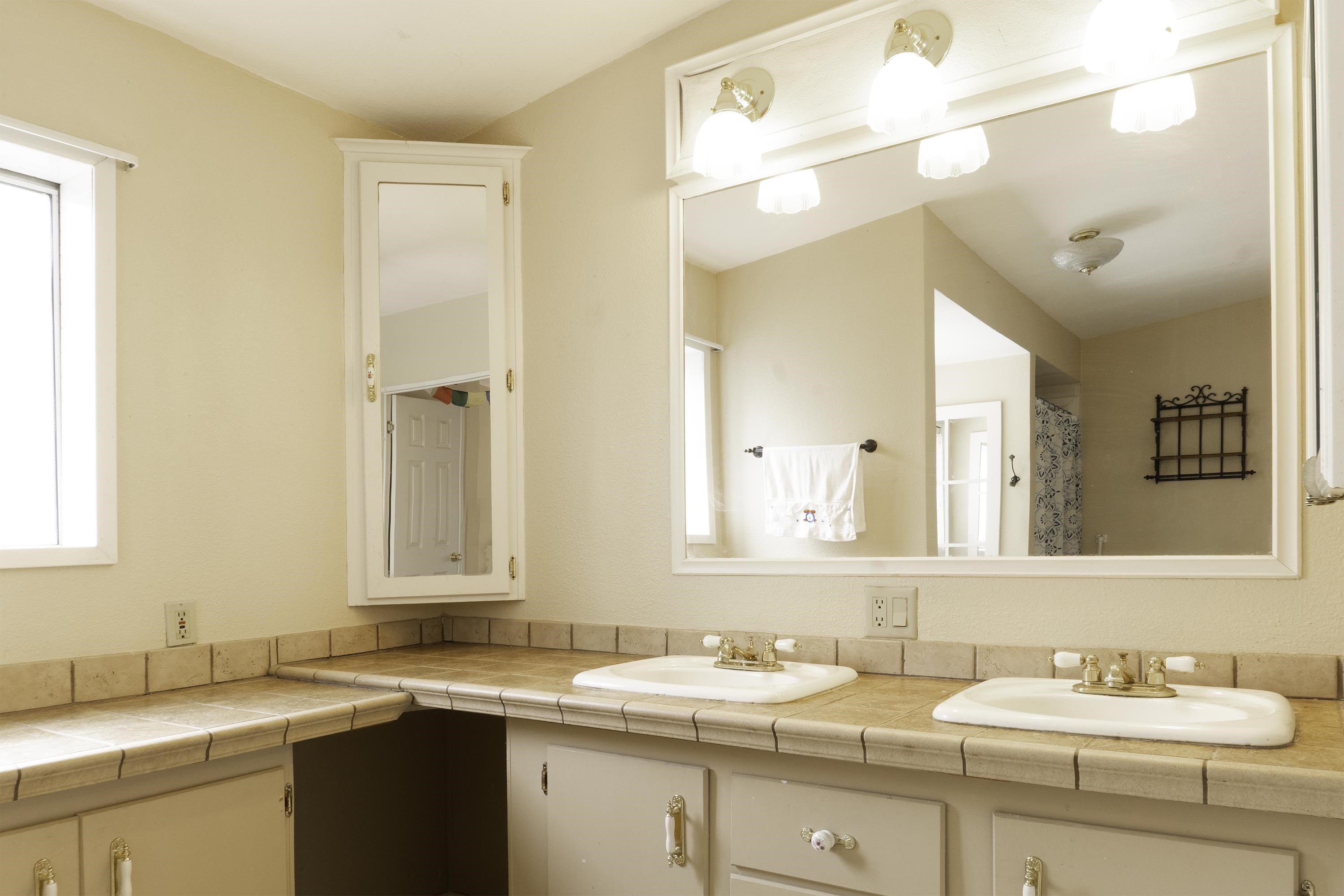 18 Eagle-Peak Bridgeport, CA 93517 - Photo 16 of 45 a bathroom with a sink and a mirror