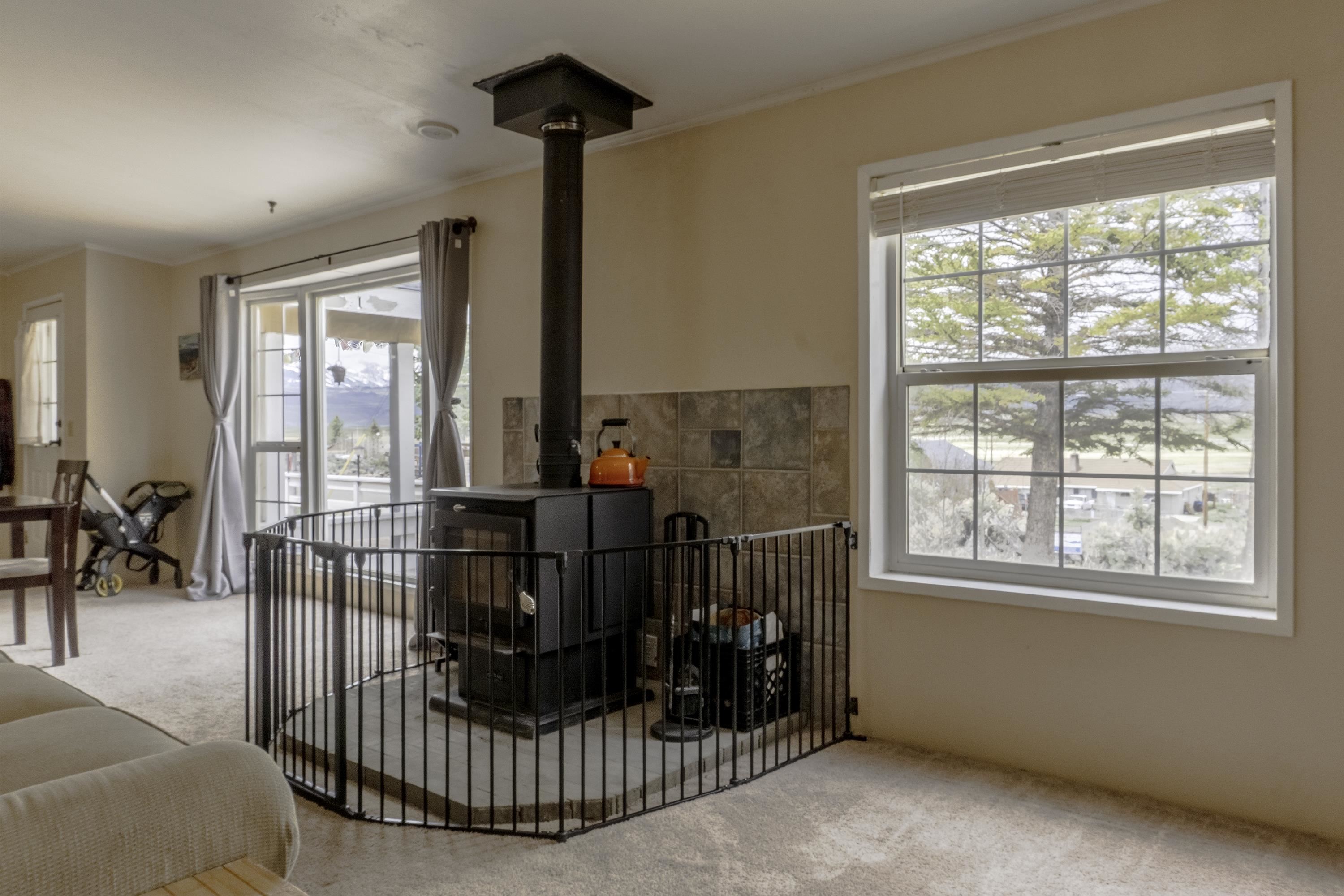 18 Eagle-Peak Bridgeport, CA 93517 - Photo 4 of 45 a view of entryway and hall with a floor to ceiling window