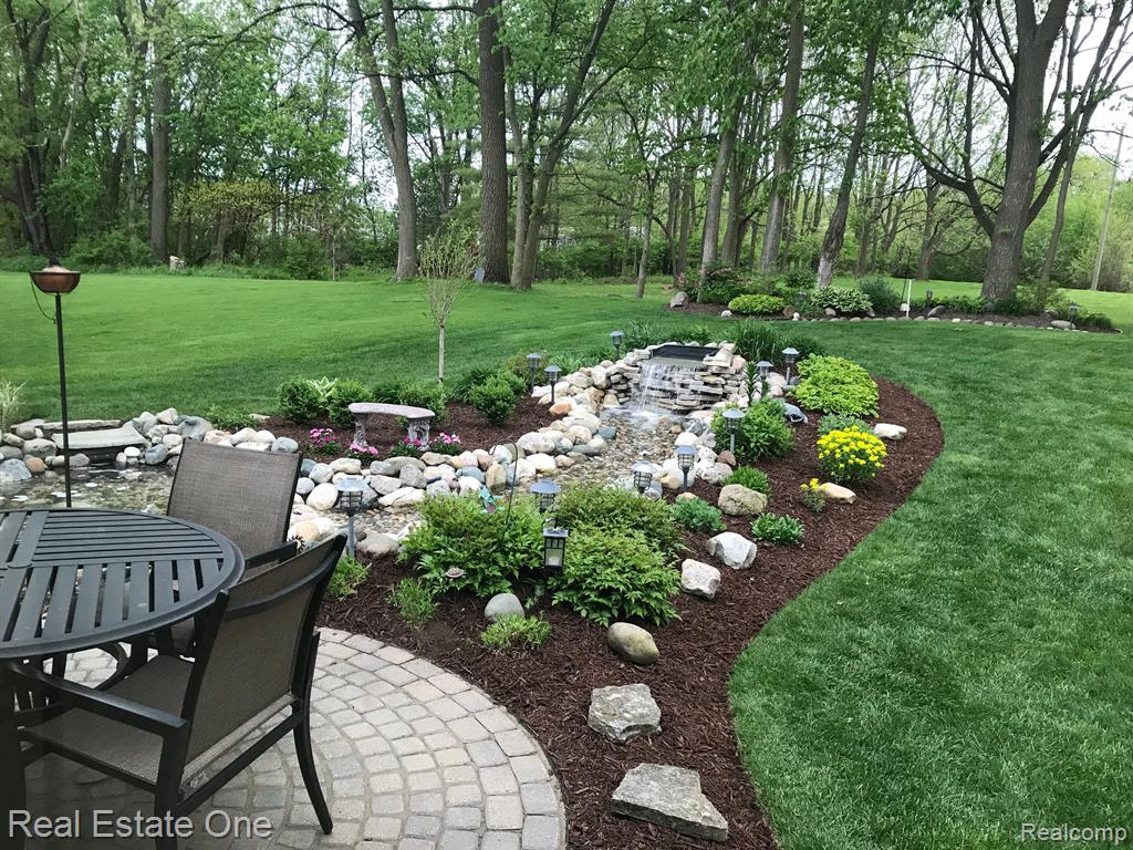 1276 Pembroke Drive Rochester Hills, MI 48307 - Photo 3 of 49