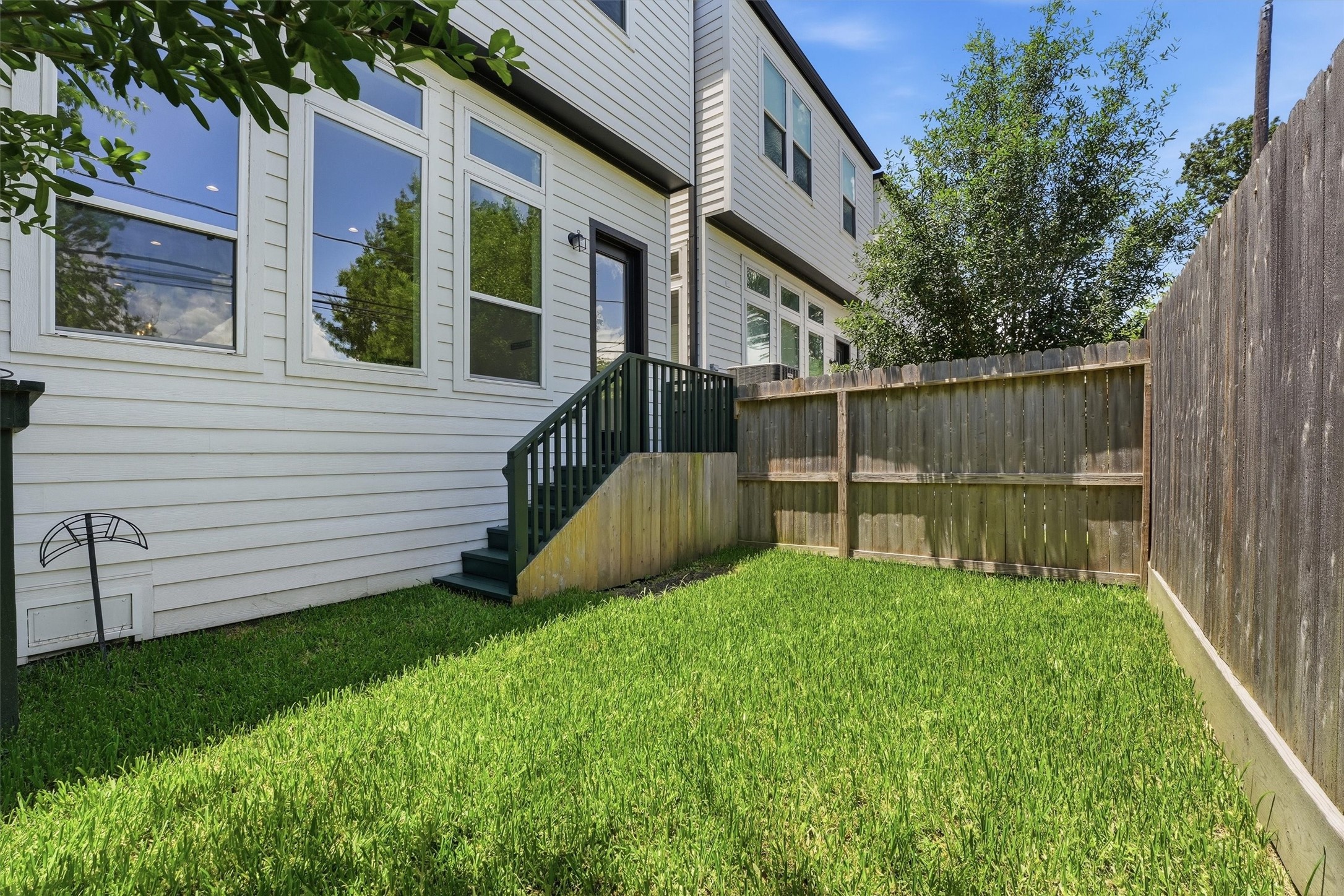 5004 Darling Street Houston, TX 77007 - Photo 38 of 41 Backyard perfect for outdoor relaxation and entertaining.