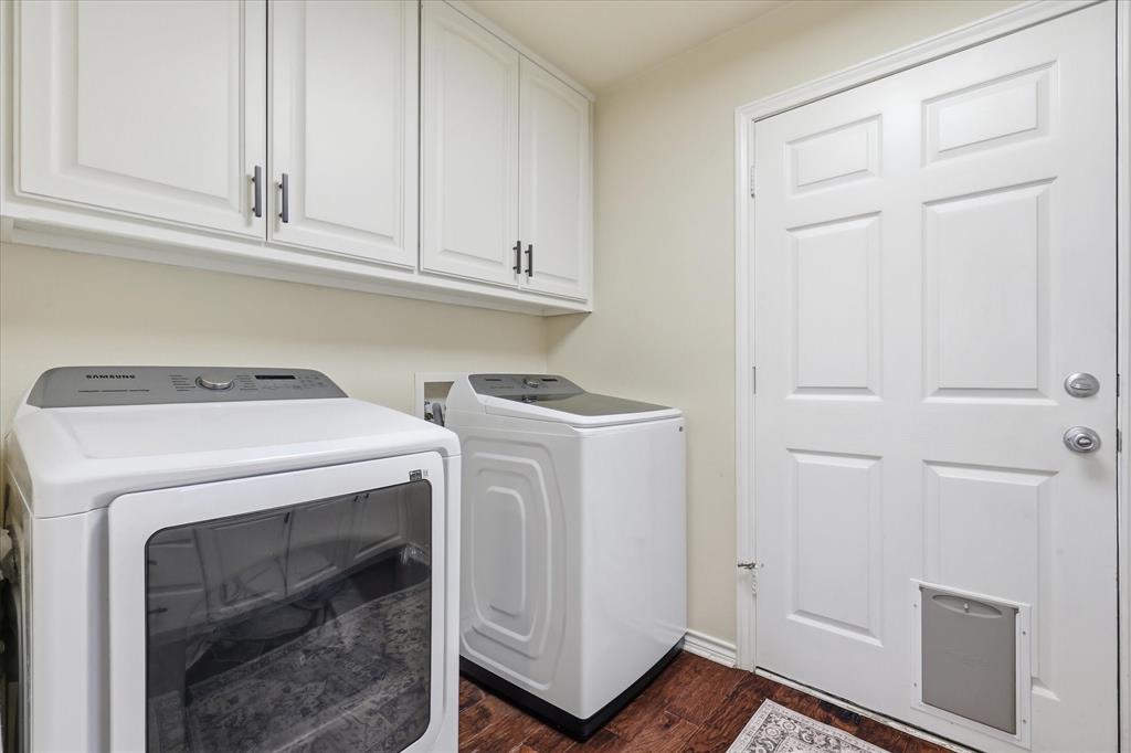 202 Colonial Heights Sanger, TX 76266 - Photo 19 of 27 a utility room with dryer and washer