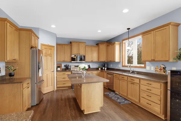 $600,000 | 6121 Summit Curve South, Cottage Grove, MN 55016