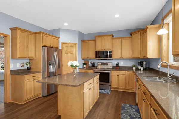 $600,000 | 6121 Summit Curve South, Cottage Grove, MN 55016